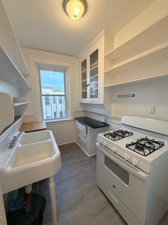 Building Photo - 72 Kirkland St Unit 1