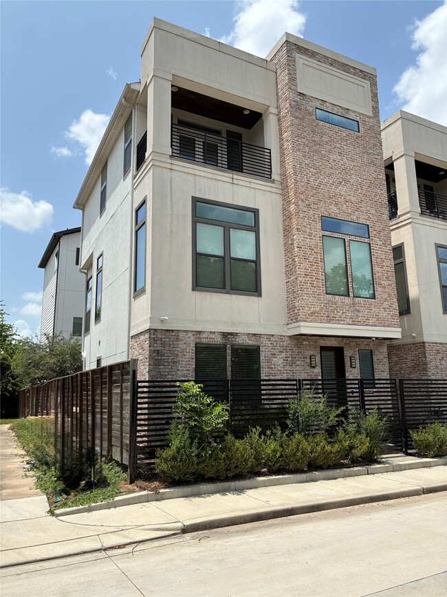 Building Photo - 1503 Robin St Unit C