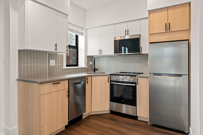 Building Photo - 1239 Chicago Ave Unit 7