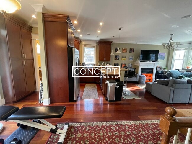 Building Photo - 15 Eldora St