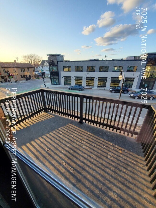 Photo - Beautiful 3BD/1BA West Allis Upper Unit Unit 7025