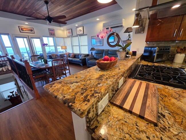 Photo - 1367 Kakae Pl