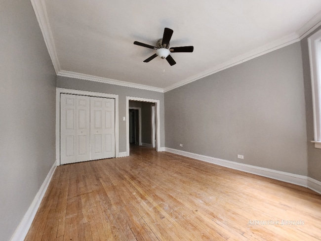 Photo - 654 E 81st St