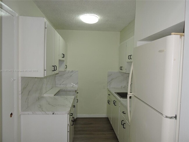 Building Photo - 681 NE 3rd Pl Rental