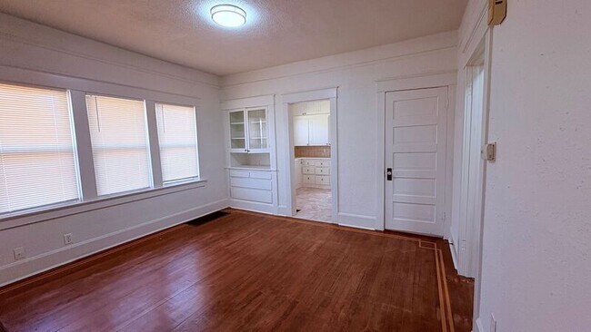 Photo - 201 S Crysler Ave