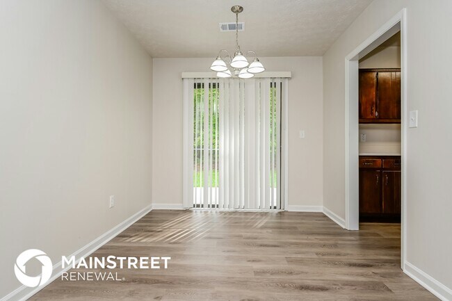 Photo - 2140 Teri Ln SE