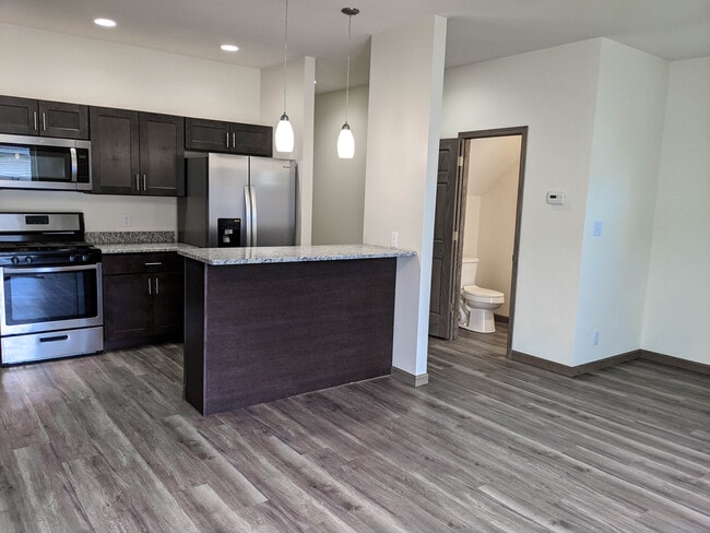 Photo - 612 Commercial Dr