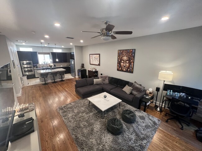 Photo - 2411 N Hall St
