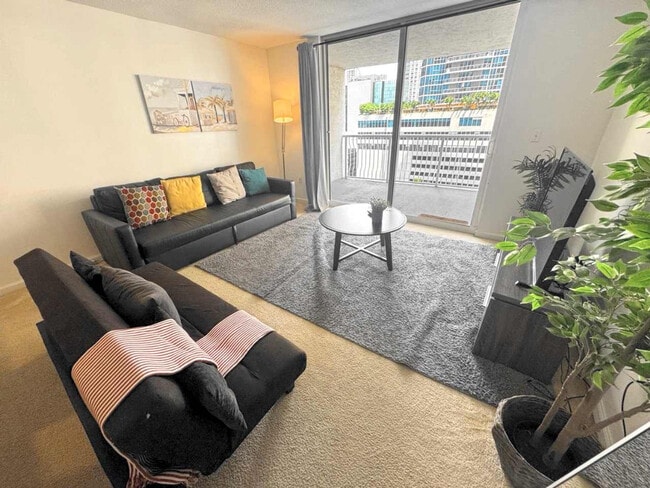 Photo - 1 SE 12th St Unidad FL21-ID1022227P