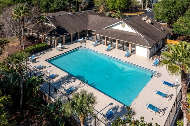 Raintree Apartments