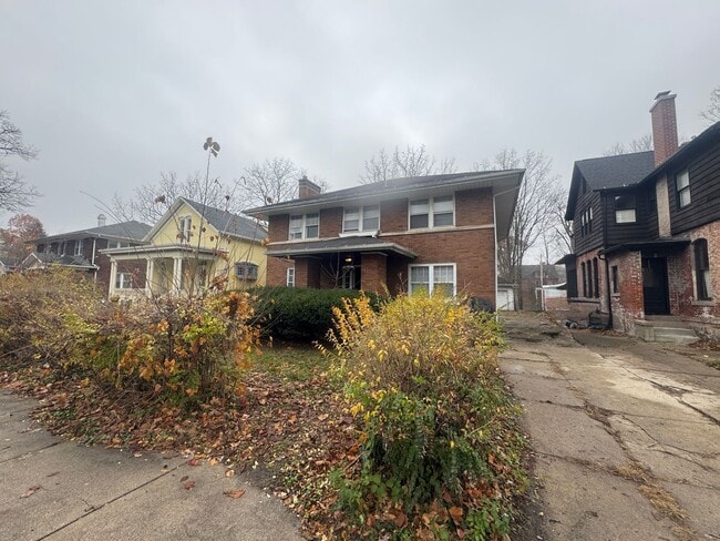 Building Photo - 624 W Lasalle Ave Unit 624 W Lasalle - 3