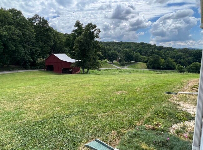 Photo - 1723 Quarry Rd