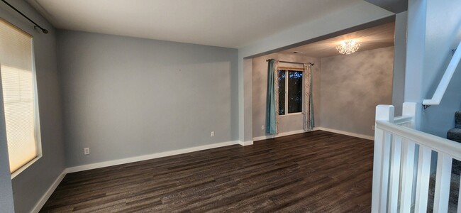 Photo - 5 bedroom 2.5 Bathroom single family home ...
