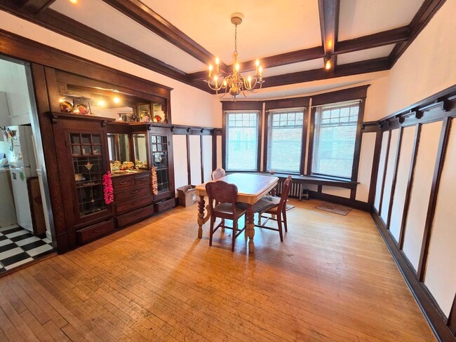 Building Photo - 2402 E Webster Pl Unit 6