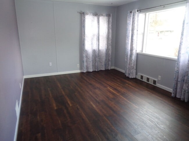 1204 Lynn Ave