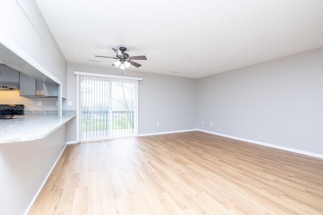 Photo - Shady Lane Unidad 323