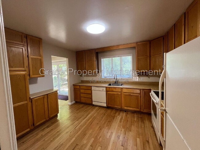 Photo - 10541 Livingston Dr