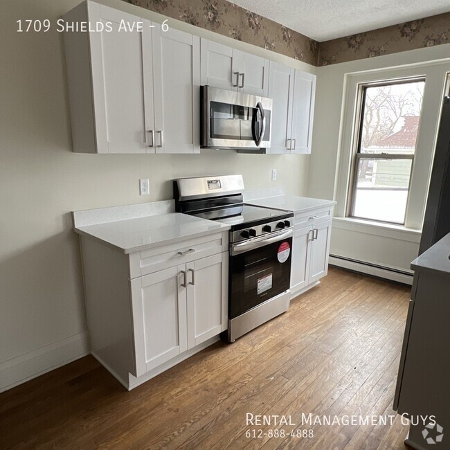 Building Photo - Huge 2 Bedroom! Completely Remodeled! Unit 6 Rental