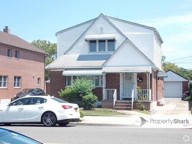 Building Photo - 58-11 Oceania St Unit 2 Rental