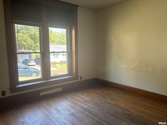 Photo - 2319 East St