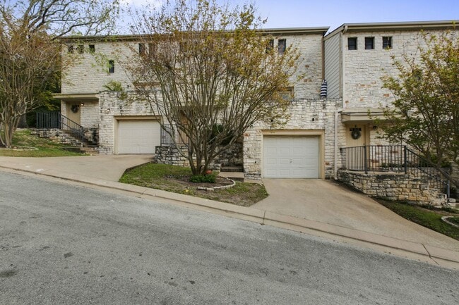 Building Photo - Great Townhouse in Great Hills / Arboretum...