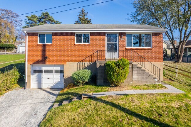 Photo - LEASING SPECIAL AVAILABLE! STUNNING 3 BEDR...