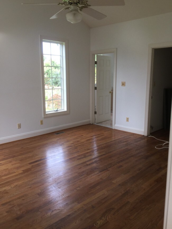 Bedroom, full bath, walk in closet