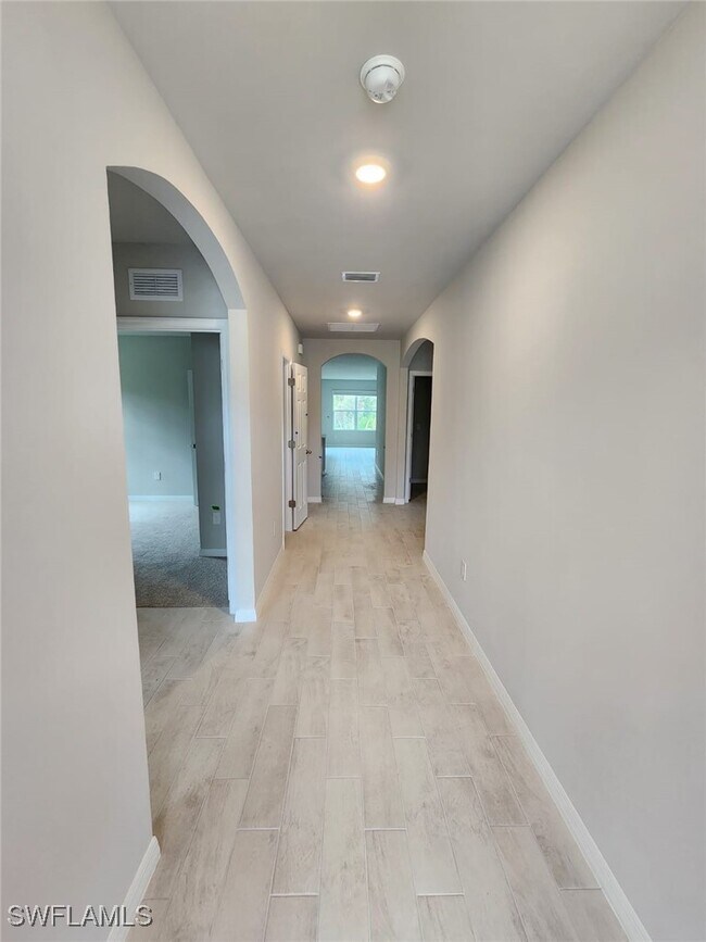 Photo - 2320 Thurlow St