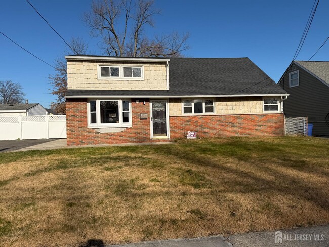 Building Photo - 36 Ash St