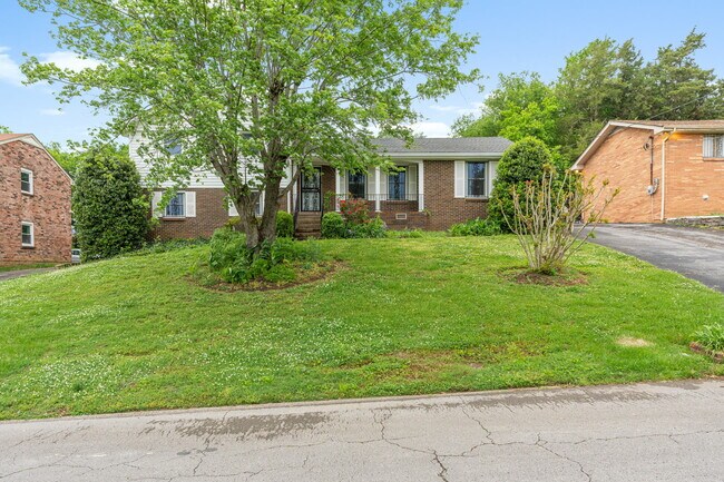 3841 Dubois Dr