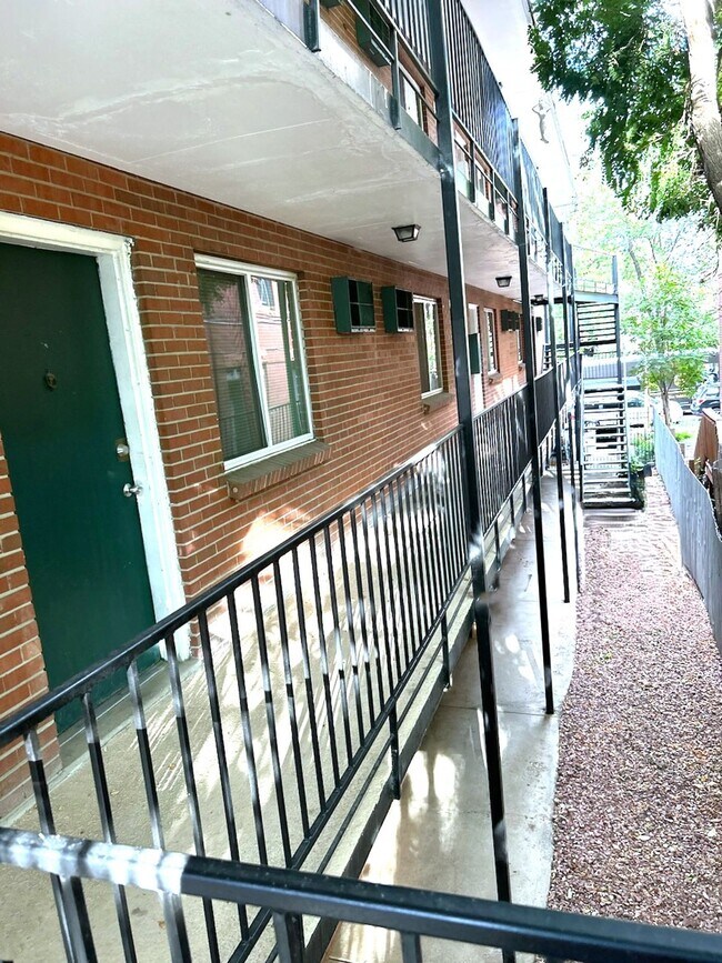1455 N High St St Charles Apartments