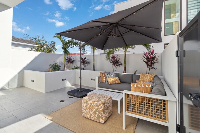 Photo - 1558 4th St Unidad 208