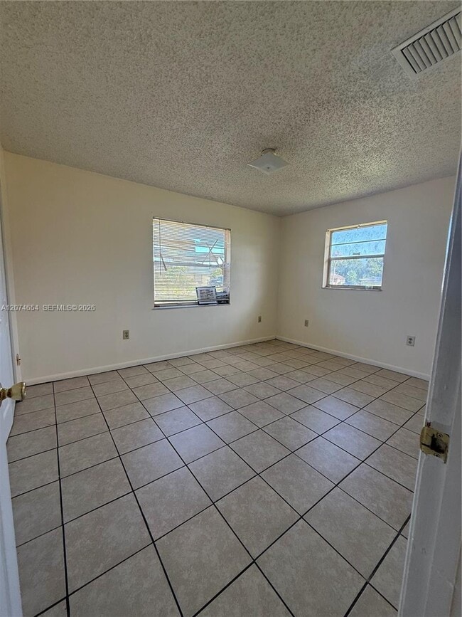 Photo - 2679 Niagara Ave