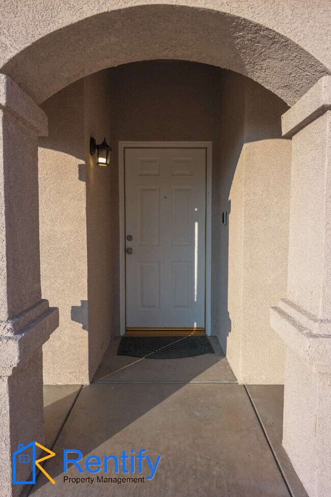 Photo - Updated! 4BD/2BA Home in SW Bakersfield