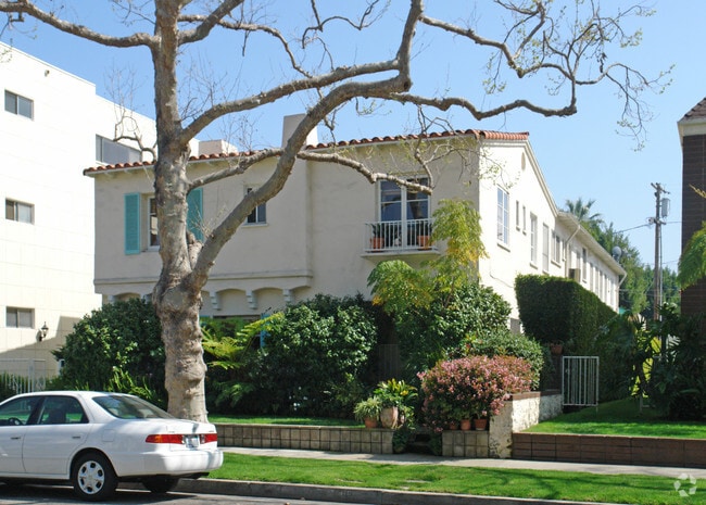 Building Photo - 9904 Robbins Dr