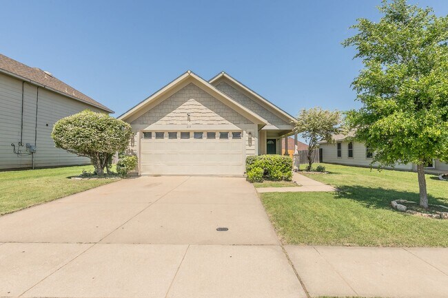 Building Photo - Modern 3 Bedroom Near Downtown Fort Worth