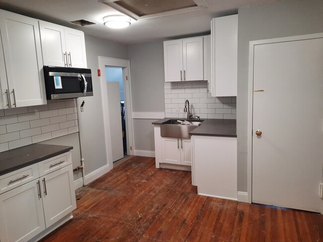 Building Photo - 177 Davenport Ave Unit 2