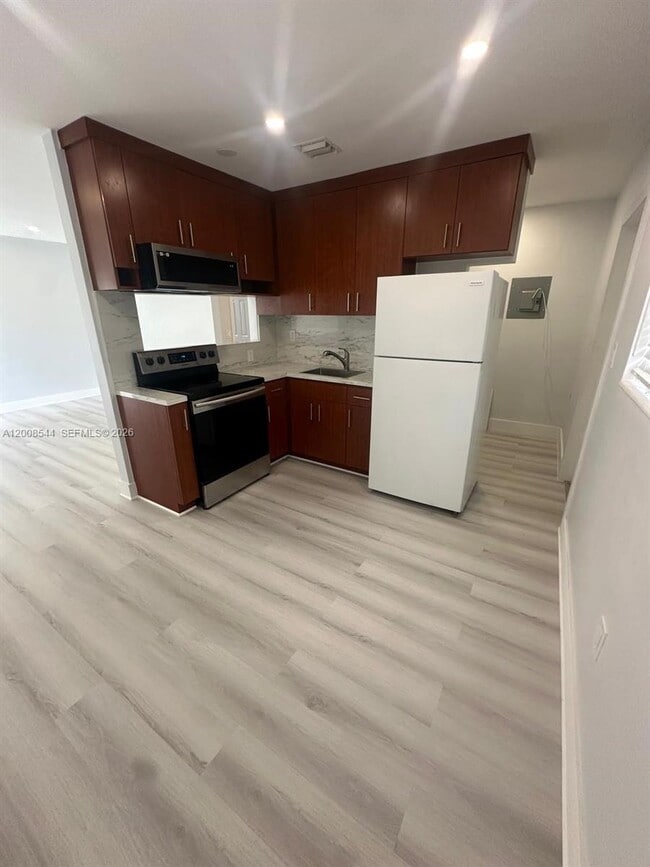 Photo - 1555 NW 34th St Unit 1555