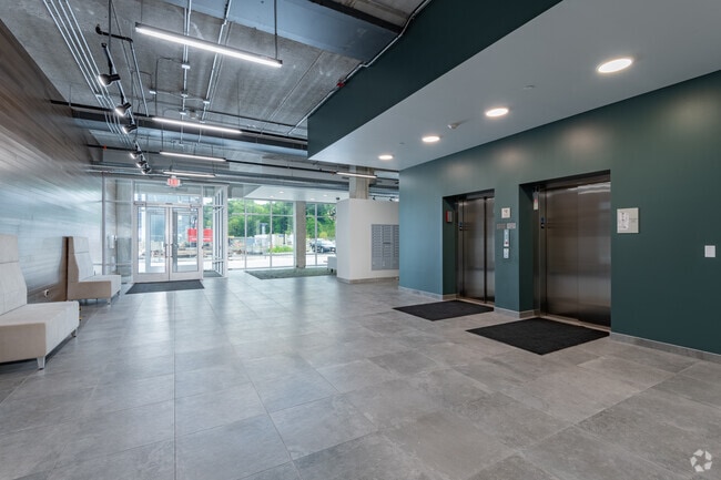 Ascensores del vestíbulo - RiverHeath