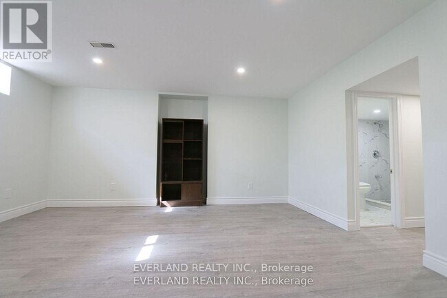 Photo - 4 Hepatica St