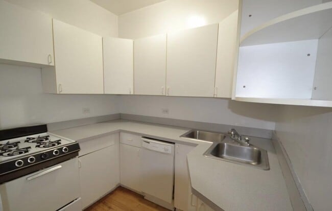 4406 N Rockwell St Unit 3