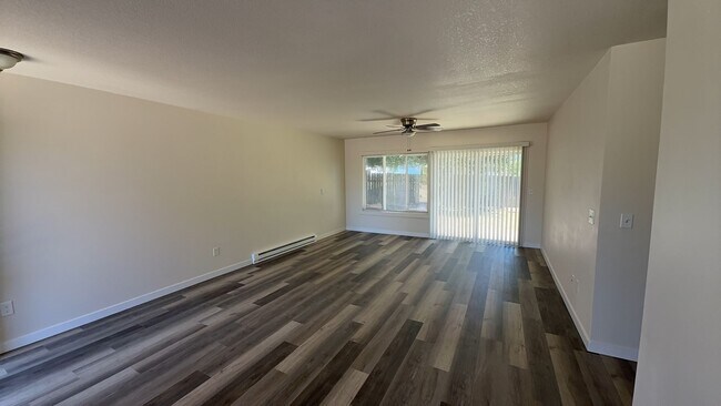 3322 Tierra Dr NE