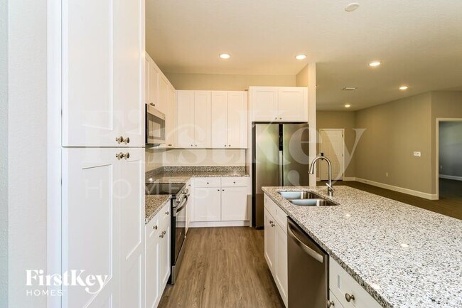 Photo - 525 Garbelmann St