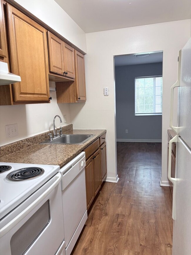 Photo - Wood Grove Place