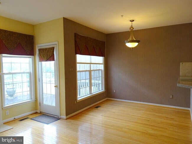 Photo - 213 Silverbell Ct