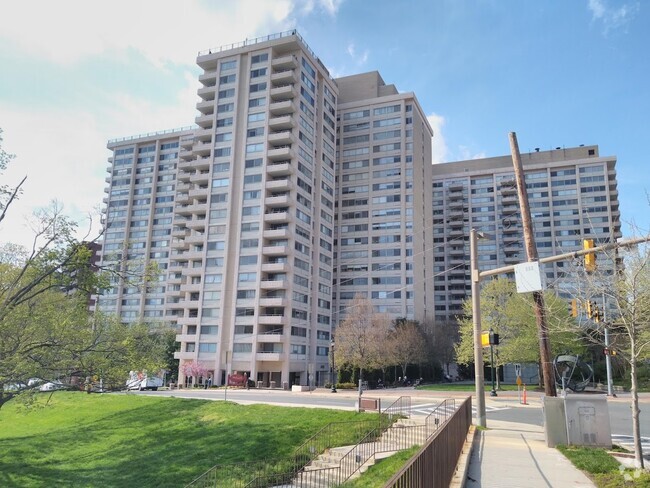 Building Photo - 5500 Friendship Blvd Unit 1205n Rental