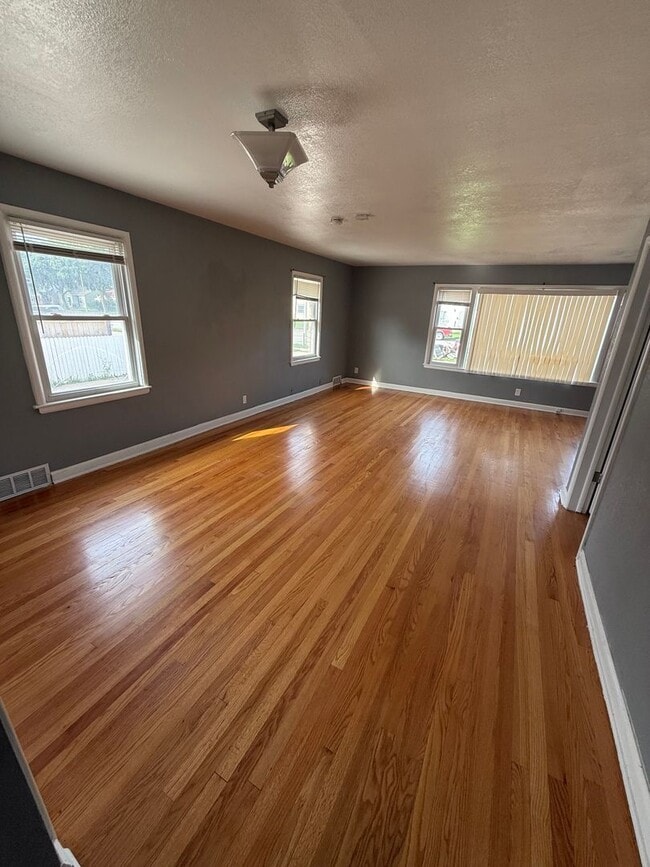 Building Photo - 5284 N Teutonia Ave Unit Lower