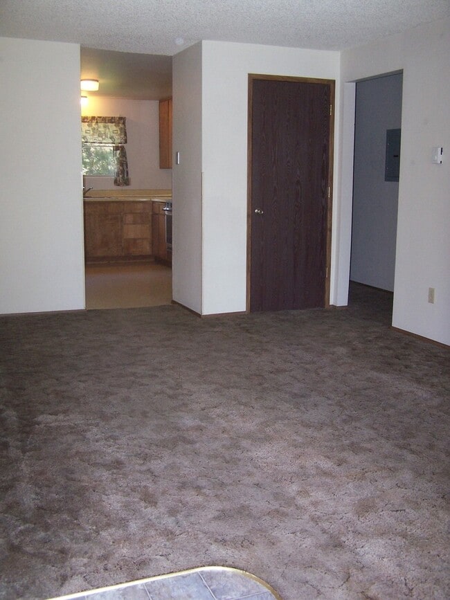 Photo - 2 Bed/1 Bath Unit Located in SE Bend Triplex Unit 513