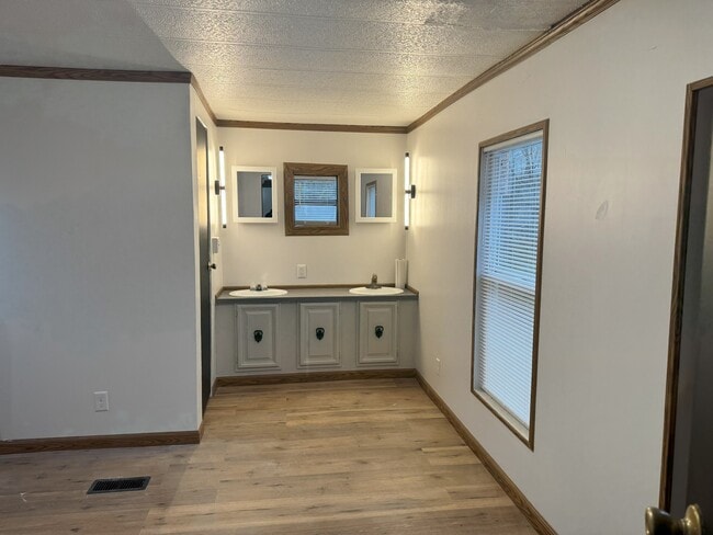 Photo - 622 Flinn Ave