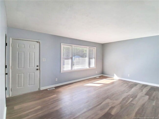Photo - 1086 Essex Pl